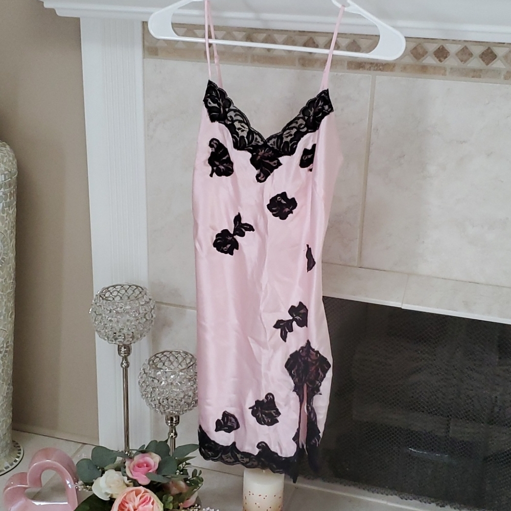 🥳🎈HOST PICK!🎈🥳   🖤 VICTORIA'S SECRET 🖤 Lingerie Slip